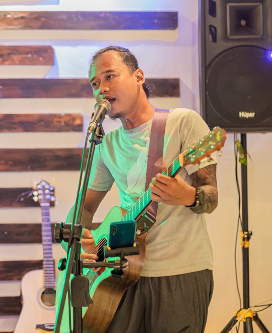 live music lembongan dining
